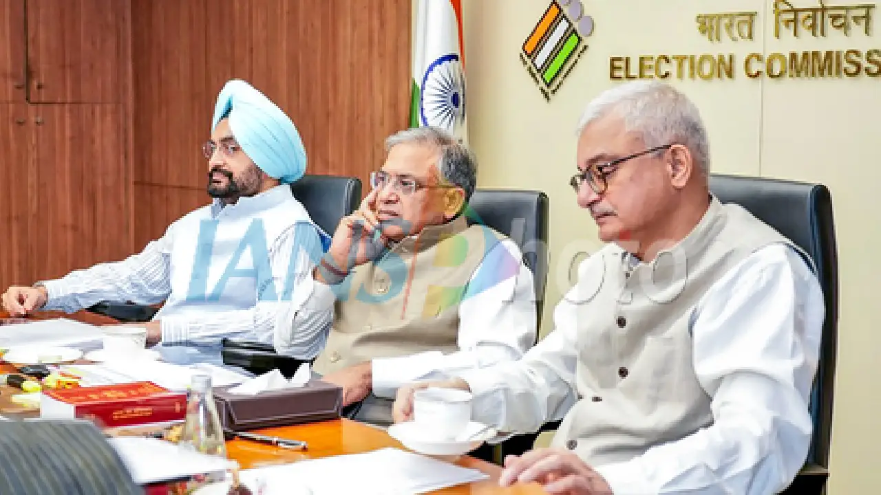 Election Comission:  चुनाव आयोग ने तीन राज्यों  असम, केरल और पुडुचेरी के Election को  लेकर केन्द्रीय पर्यवेक्षकों के साथ की बैठक