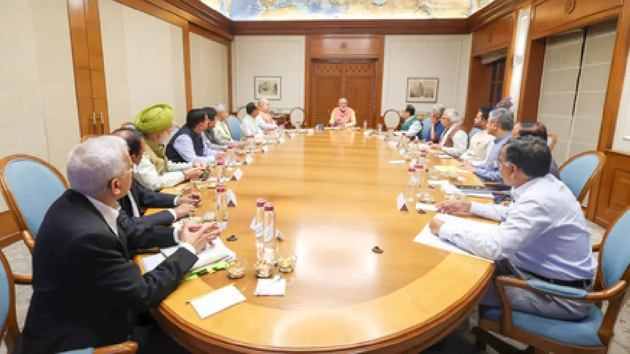 West Asia Crisis: पश्चिम एशिया संकट को लेकर PM Shri Narendra Modi ने  सीसीएस की बैठक में जरूरी कदम उठाने का दिया निर्देश