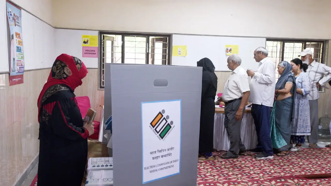 EC । West Bengal । Assembly Election । Chief Electoral Officer: निर्वाचन आयोग ने कहा कि वोटिंग में रुकावट डालने या वोटर्स को रोकने की किसी भी कोशिश से सख्ती से निपटा जाएगा