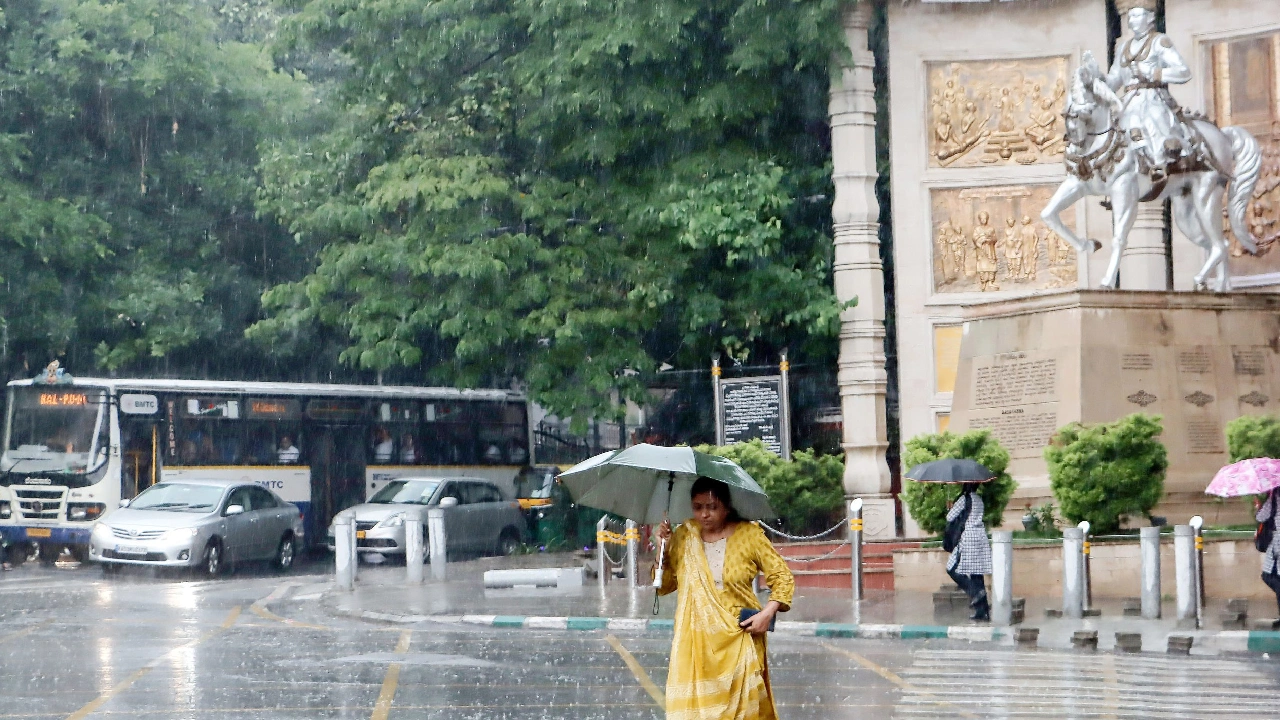 IMD । South-West Monsoon: मानसून की बारिश दक्षिण भारतीय तट पर जल्दी पहुंचेगी, जिससे फसल की बुआई में तेजी आने की संभावना