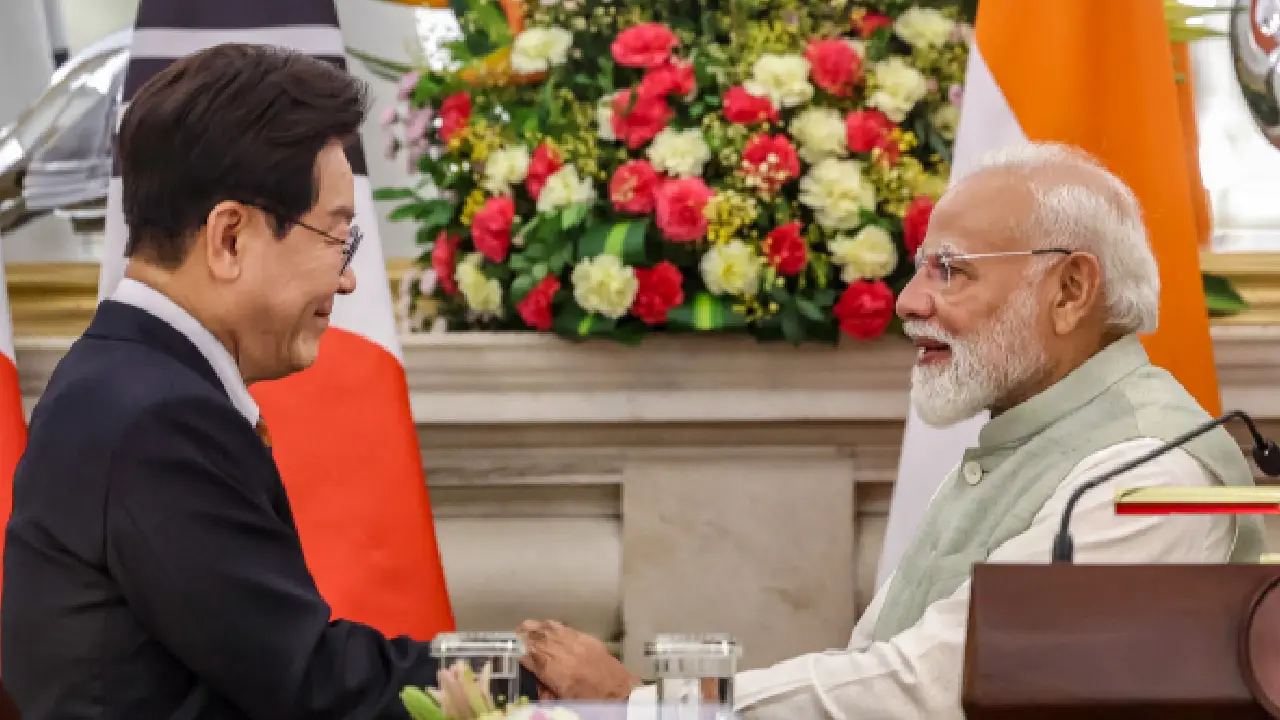 India । South Korea । Bilateral Trade । MoU: भारत और दक्षिण कोरिया द्विपक्षीय व्यापार को 2030 तक 50 बिलियन अमेरिकी डॉलर बढ़ाने पर मुहर लगाई