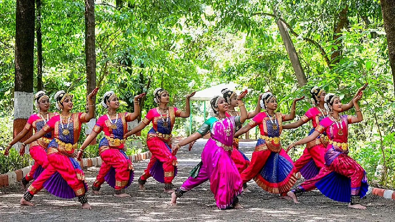 International Dance Day 2026: अंतरराष्ट्रीय नृत्य दिवस की थीम, महत्व और ऐतिहासिक परंपरा