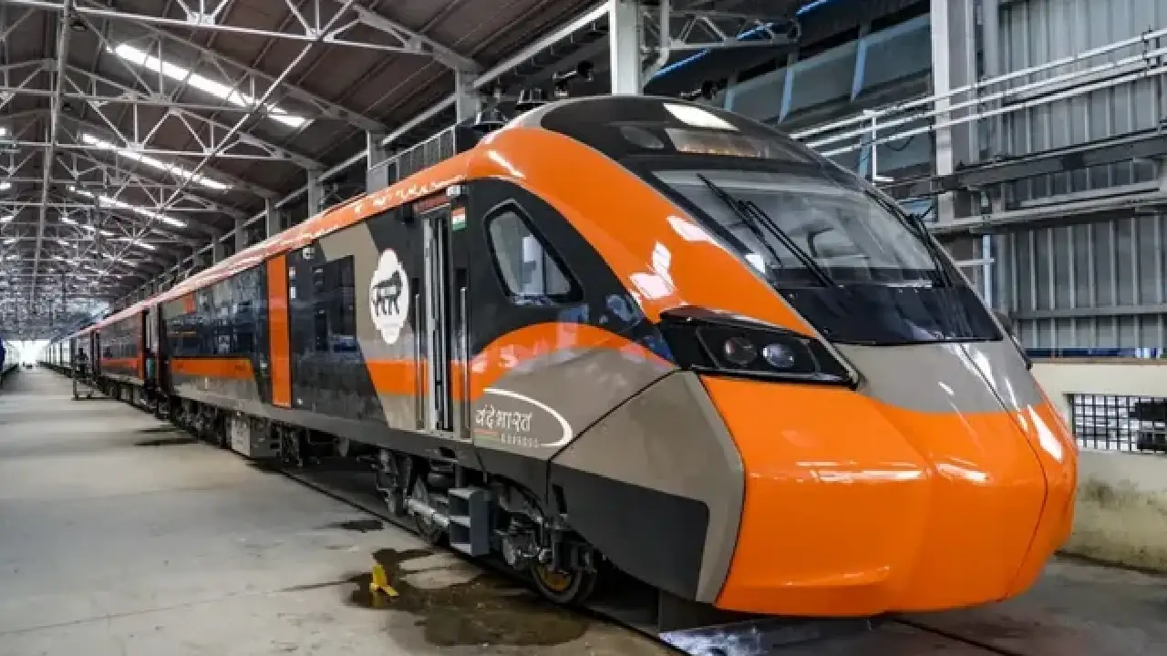 Central Rail Mantri । Bhartiya Rail । Srinagar-Jammu Vande Bharat Express । USBRL Project:  श्री अश्विनी वैष्णव 30 अप्रैल को श्रीनगर-जम्मू वंदे भारत को हरी झंडी दिखाएंगे; कनेक्टिविटी बढ़ाने के लिए 20 कोच का अपग्रेड किया जाएगा