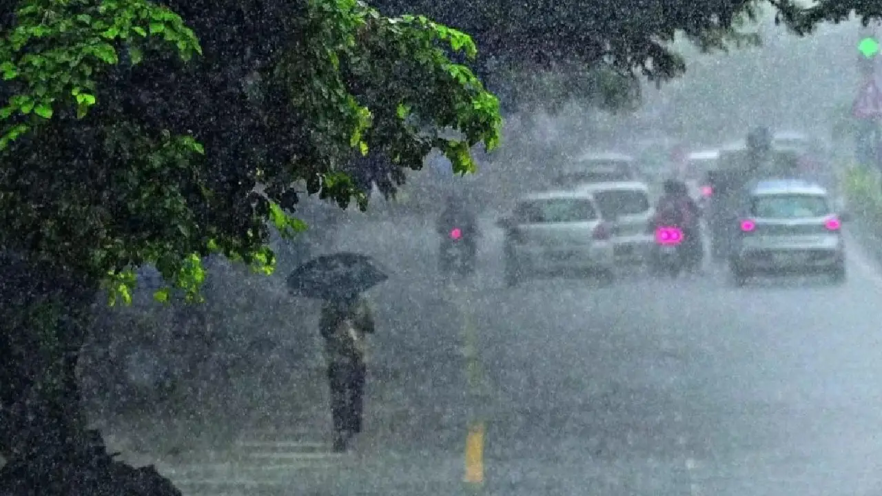 India Meteorological Department ने आज कई राज्यों में भारी बारिश, आंधी-तूफान तथा तेज़ हवाओं की दी चेतावनी