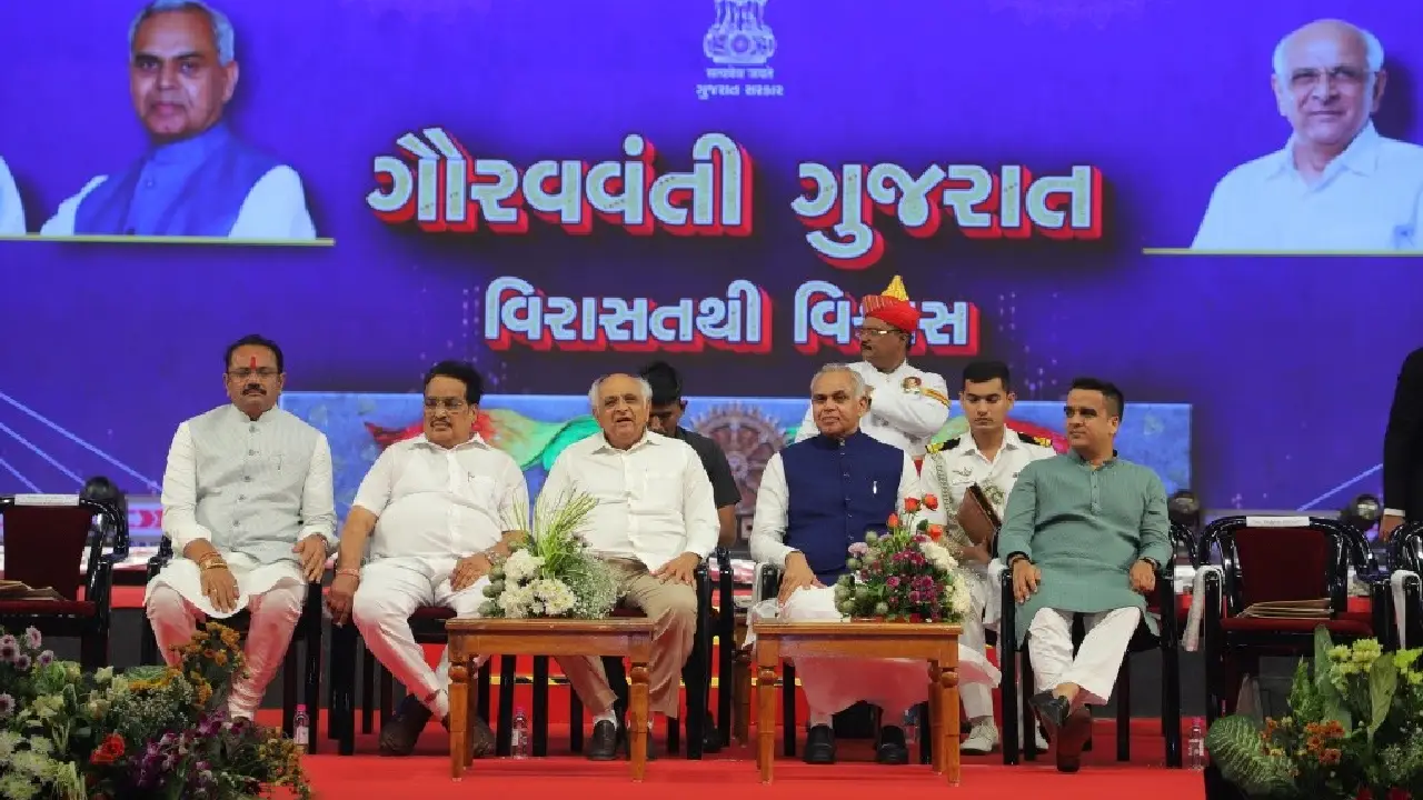 Gujarat Gaurav Divas: सूरत में परेड, झांकियों और सांस्कृतिक कार्यक्रमों के साथ ‘गुजरात गौरव दिवस’ का आयोजन 