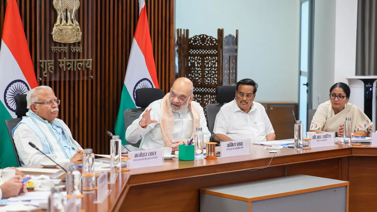 PM । Union Minister of Home Affairs and Cooperation । Lieutenant Governor । CM: गृह मंत्री अमित शाह ने दिल्ली में यमुना जीर्णोद्धार के मुद्दे पर समीक्षा बैठक की कि अध्यक्षता