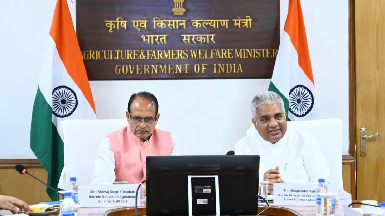 Central Agriculture Minister । Environment, Forest and Climate Change Minister । CHC: केन्द्रीय मंत्री श्री शिवराज सिंह चौहान और श्री भूपेंद्र यादव ने फसल अवशेष जलाने की समस्या पर की समीक्षा