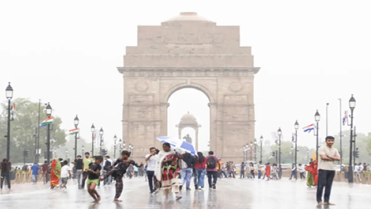 IMD । Delhi NCR: भारत मौसम विज्ञान विभाग ने 21 जून तक दिल्ली-राष्ट्रीय राजधानी क्षेत्र में रुक-रुक कर बारिश और आंधी-तूफान की जताई संभावना 