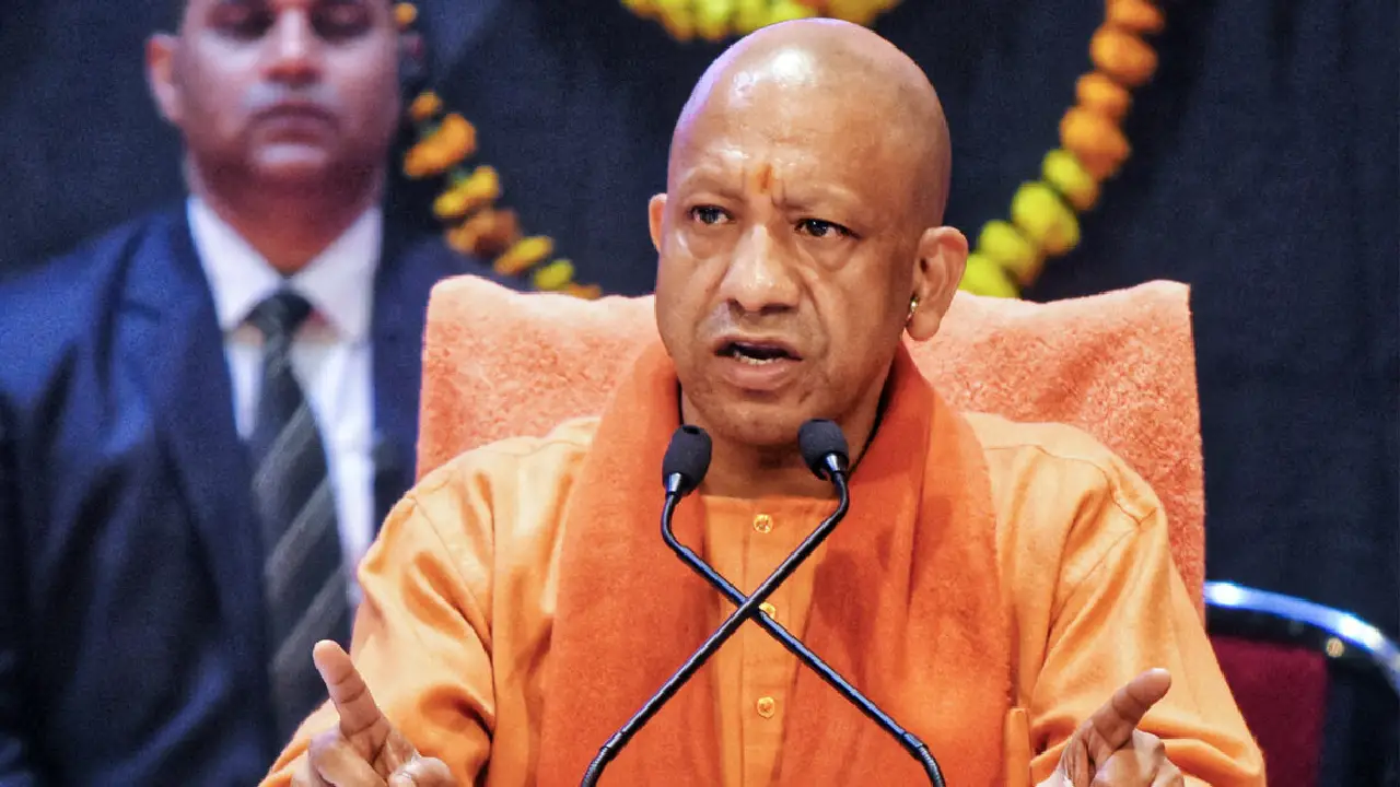 CM: मुख्यमंत्री योगी ने मौसम की अनिश्चितता और वर्षा के बदलते स्वरूप को देखते हुए प्रदेश को हर परिस्थिति के लिए तैयार रहने का दिया आदेश