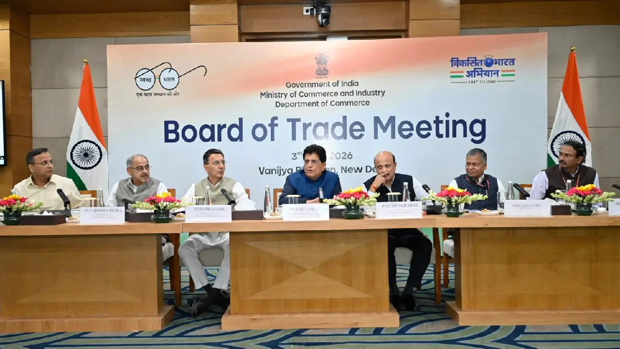 Union Government । Commerce and Industry Minister । Export । Board of Trade । Goods Export । Service Export । FTA: वाणिज्य मंत्री पीयूष गोयल ने कहा कि भारत इस साल एक ट्रिलियन डॉलर का एक्सपोर्ट टारगेट हासिल करने की राह पर