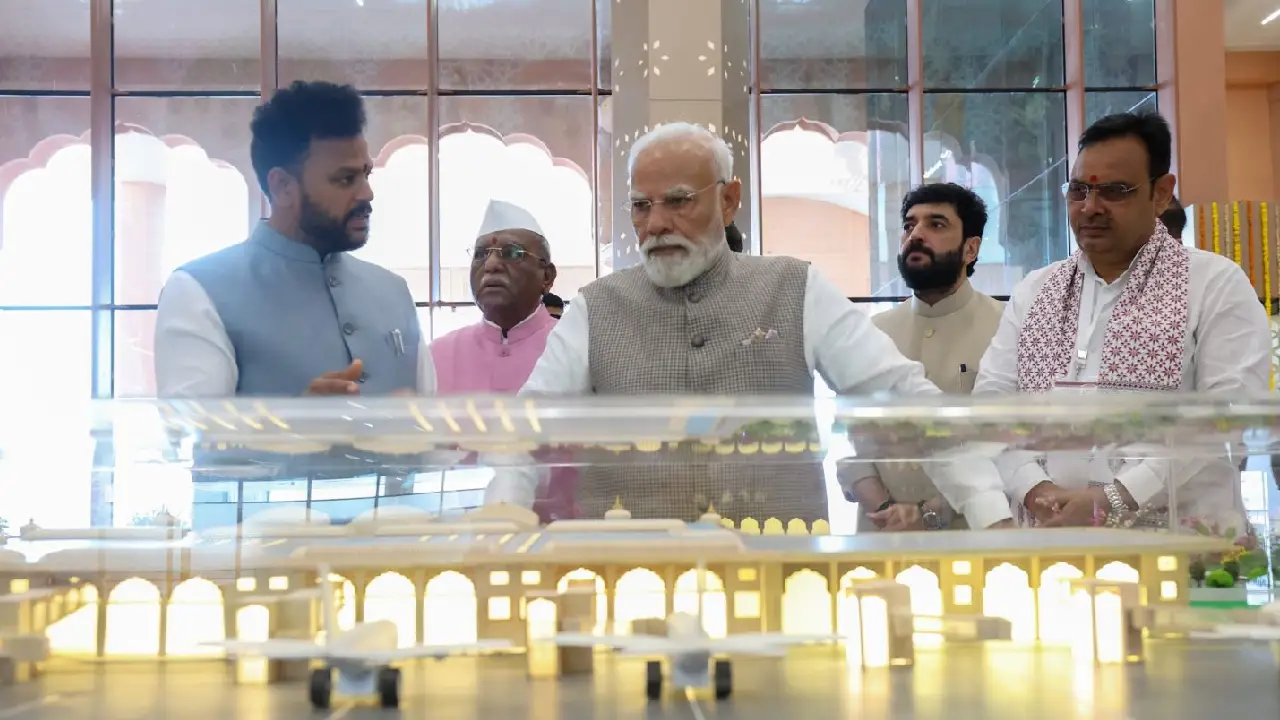 PM । Governor । CM । Civil Aviation Minister । Viksit UDAN । Rajasthan: पीएम मोदी ने टियर-2 और टियर-3 शहरों में हवाई यात्रा को बढ़ावा देने के लिए विकसित उड़ान के अगले चरण का किया शुभारंभ
