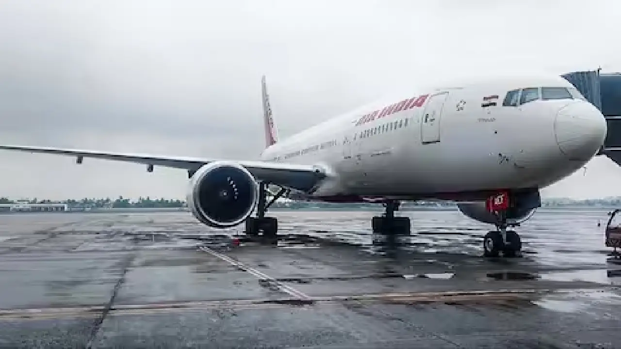 Delhi । Airport Advisory: बारिश से दिल्ली हवाई अड्डे पर उड़ानें प्रभावित, एयरपोर्ट ने जारी की एडवाइजरी
