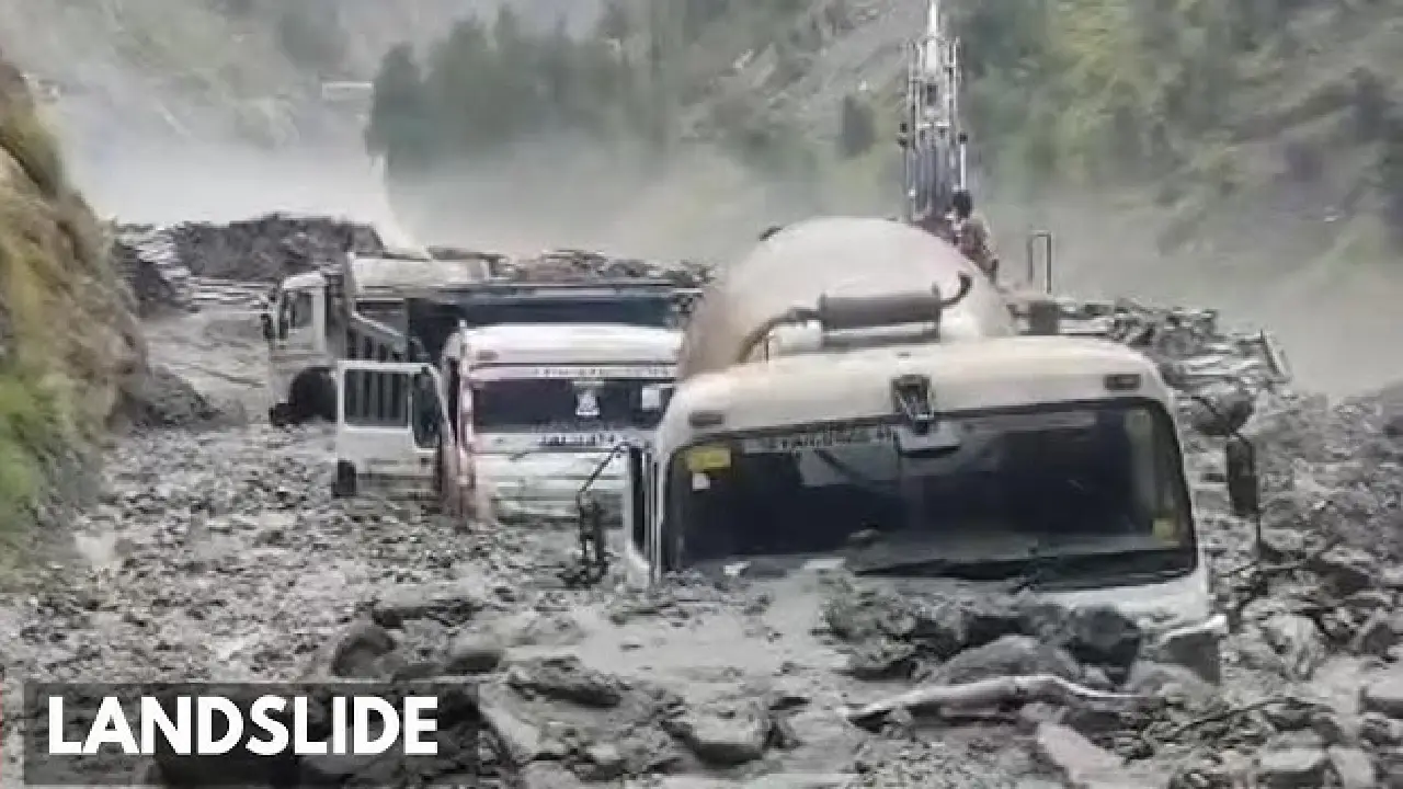 Jammu and Kashmir । Landslide । Heavy Rain: किश्तवाड़ में भारी बारिश से तबाही, भूस्खलन से सड़कें बंद