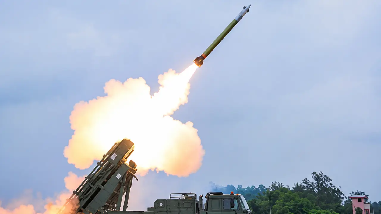 Ministry of Defense । DRDO । Defense Minister । Pinaka LRGR । ARDE । HEMRL । DRDL: रक्षा अनुसंधान एवं विकास संगठन ने न्यूनतम रेंज 60 किलोमीटर पिनाका लॉन्ग रेंज गाइडेड रॉकेट का सफल उड़ान परीक्षण किया