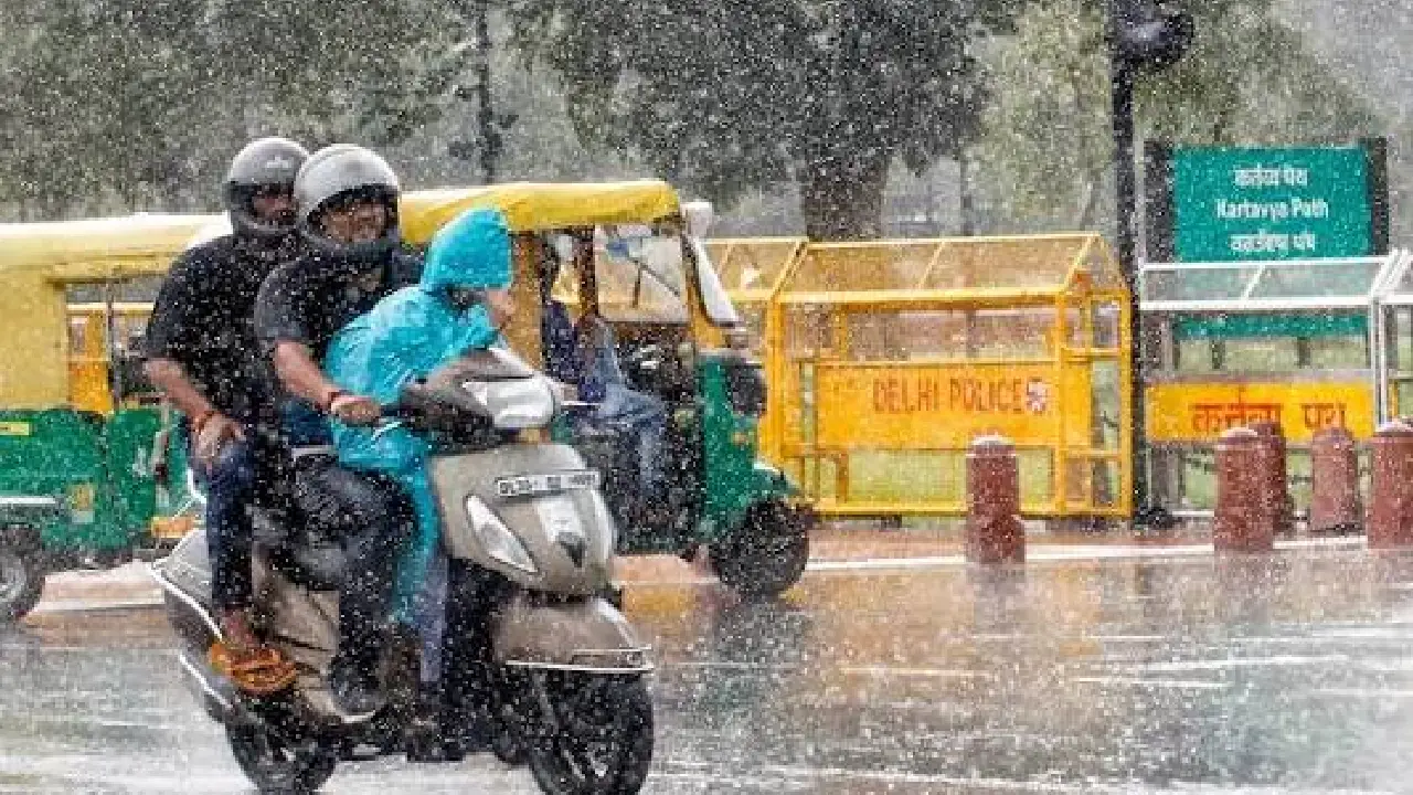 Delhi Government । CM । IMD । PWD: भारी बारिश से ट्रैफिक बाधित होने के बाद दिल्ली सरकार ने जलभराव से निपटने के उपाय कर दिया तेज