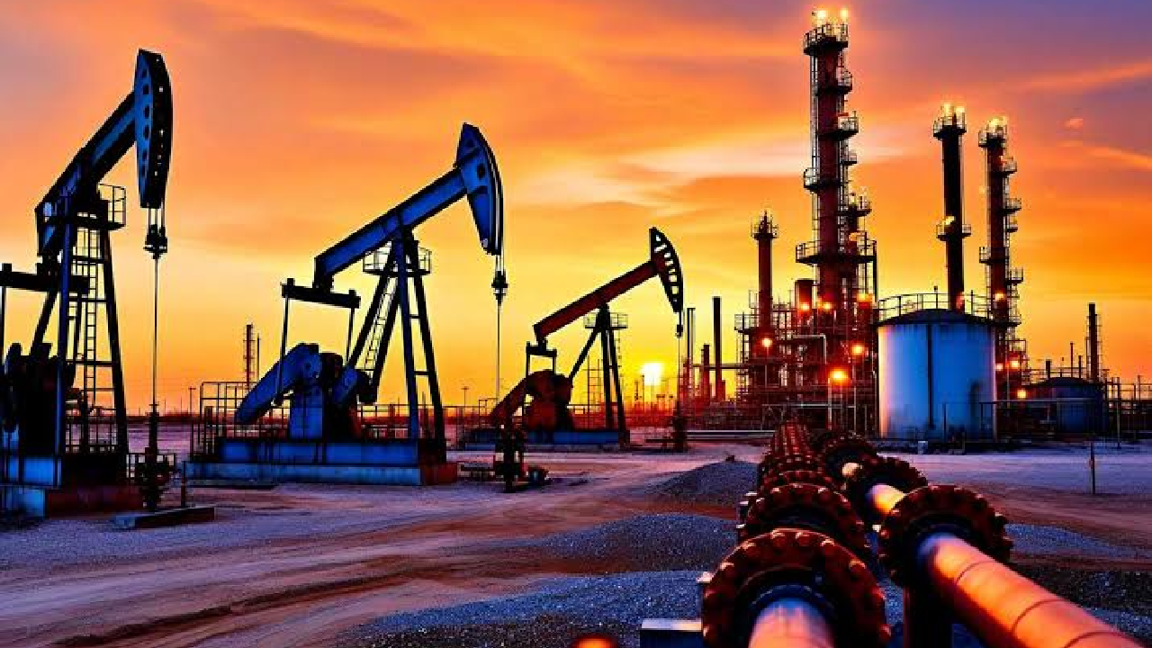 OPEC+ । Strait of Hormuz । UAE: ओपेक+ देशों ने अक्टूबर के लिए तेल उत्पादन लक्ष्य को अपरिवर्तित रखने का निर्णय लिया