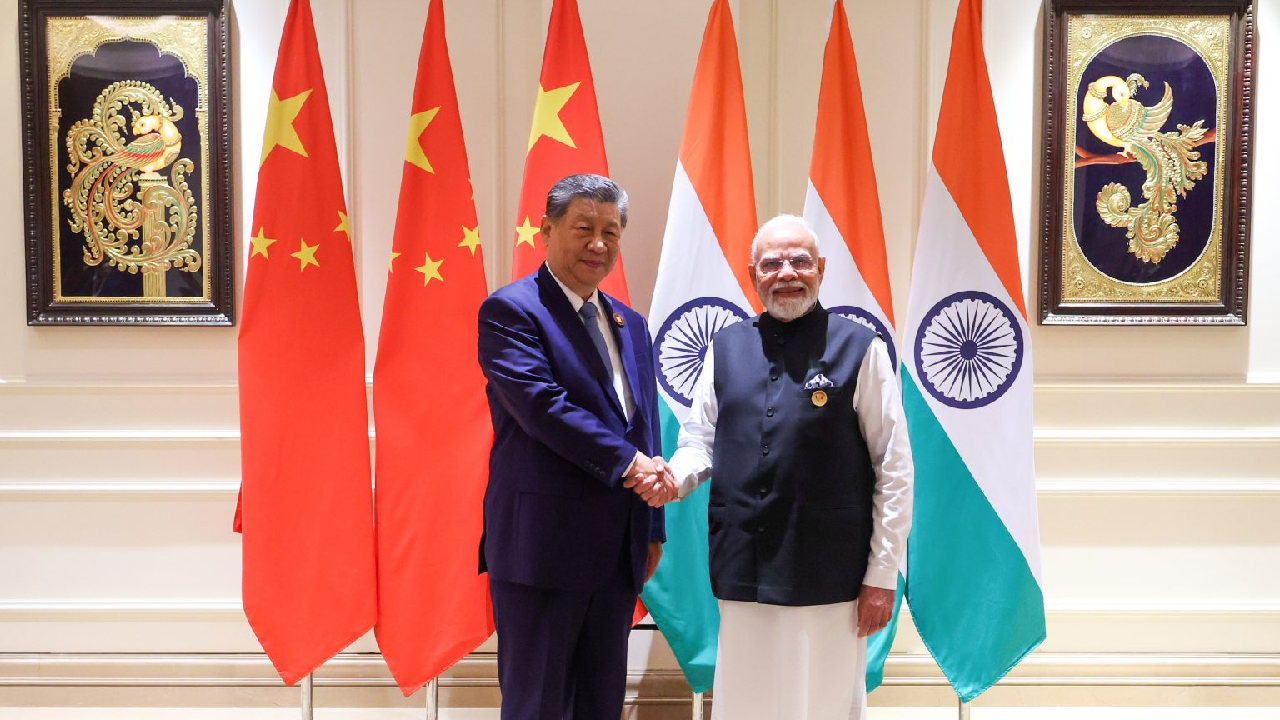 18th BRICS Summit । President । PM । India-China । BRICS Presidency &amp;gt; Humanity First: पीएम मोदी और शी ने सीमा समाधान, लोगों के बीच नज़दीकी और व्यापार संबंधों पर ज़ोर दिया