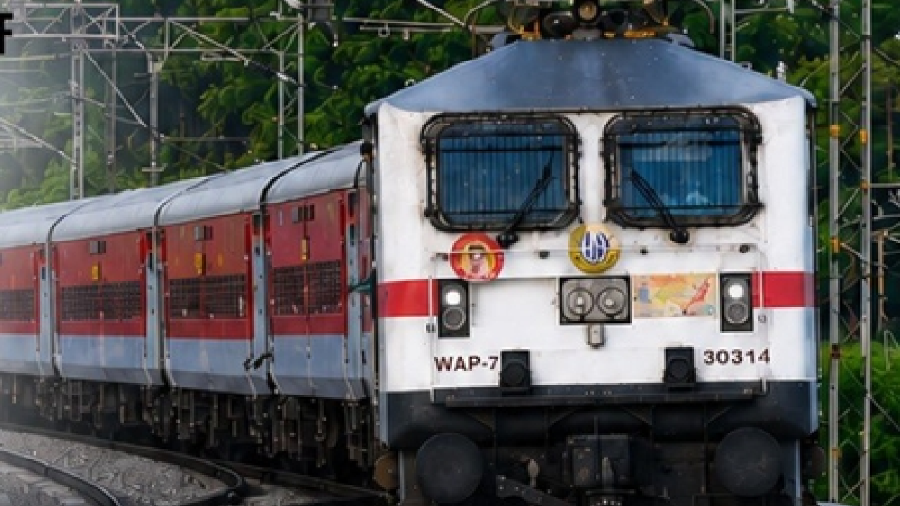 Indian Railways । Ministry of Railways: भारतीय रेलवे ने अगस्त 2026 में माल ढुलाई में 5.4% की सालाना बढ़ोतरी दर्ज की