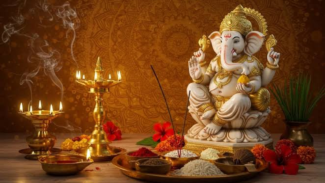 Ganesh Chaturthi: गणेश चतुर्थी पूरे देश में धूमधाम, भक्ति और त्योहार के उल्लास के साथ मनाई जा रही