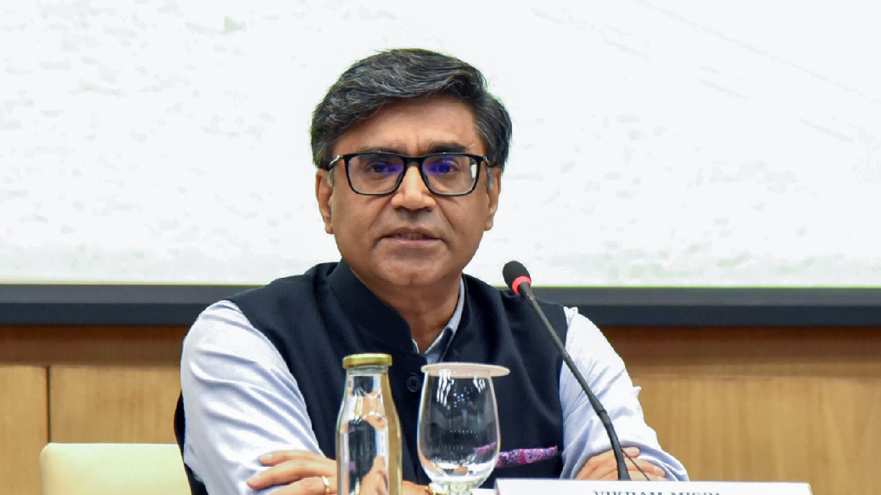 SEMICON India 2026 । Foreign Secretary: विदेश सचिव विक्रम मिसरी सेमीकॉन इंडिया 2026 में पार्टनरशिप पर ज़ोर देते हुए कहा, कोई भी देश अकेले चिप नहीं बनाता