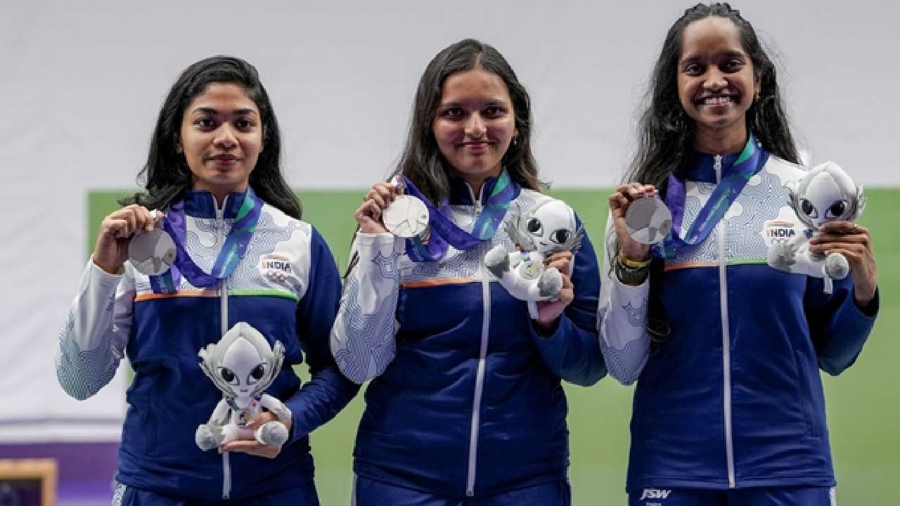 President । PM । Asian Games: राष्ट्रपति श्रीमती मुर्मू और पीएम श्री मोदी ने एशियाई खेलों में सिल्वर मेडल जीतने पर भारतीय शूटर्स को दी बधाई