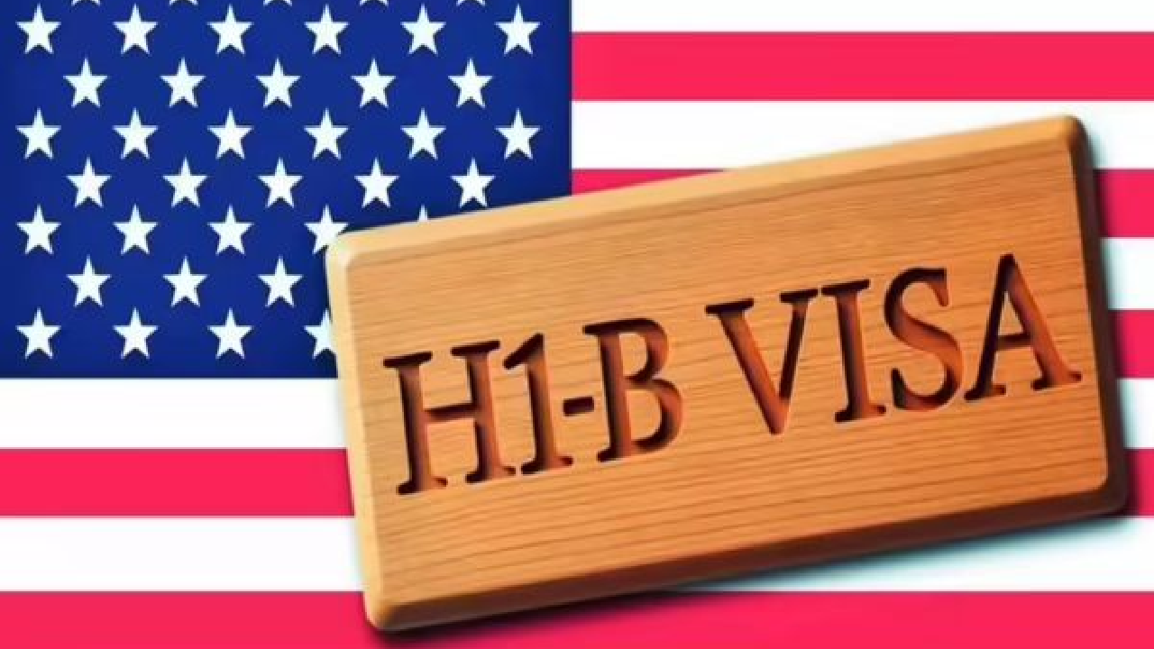 US । H-1B Visa programme । Virginia Attorney General । USCIS: 22 अमेरिकी अटॉर्नी जनरल ने 103,265 डॉलर के H-1B वीज़ा फीस के प्रस्ताव का किया विरोध