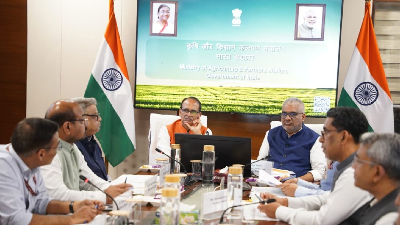 Union Agriculture Minister । Environment Minister । Union Minister of State for Agriculture । stubble burning: केन्द्र ने राज्यों से पराली जलाने के खिलाफ युद्धस्तर पर कार्रवाई करने और किसानों तक मशीनरी पहुंचाने का किया आग्रह
