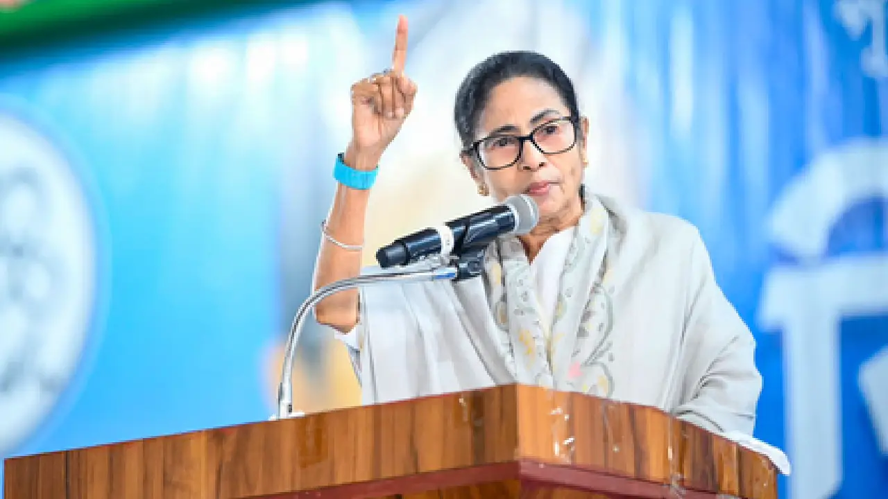 TMC ने Election Comission को लिखा पत्र, अधिकारियों की पक्षपातपूर्ण पोस्टिंग पर उठाए सवाल