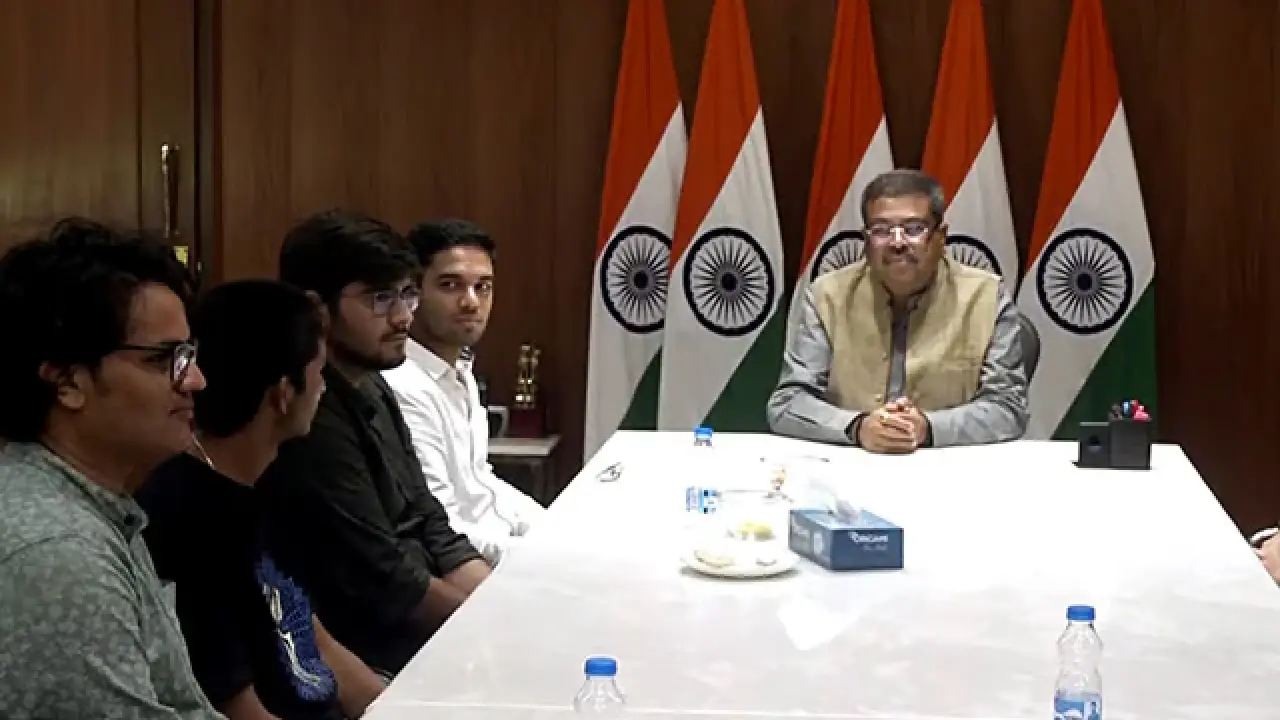 Central Education Minister । NEET-UG Re-Examination 2026:  श्री धर्मेंद्र प्रधान ने नीट-यूजी री-एग्जाम कड़े सुरक्षा प्रोटोकॉल के तहत आयोजित कराने का दिय़ा आश्वासन