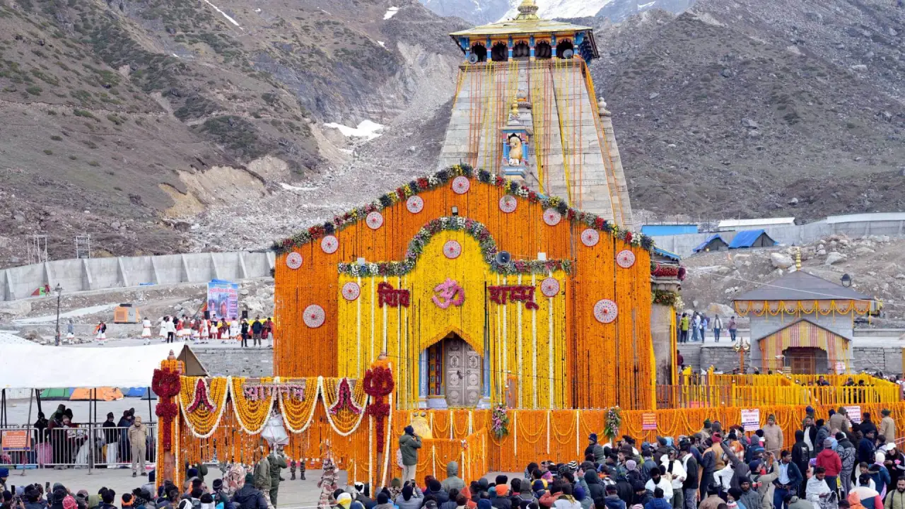 Kedarnath Mandir । PM:  केदारनाथ मंदिर भक्तों के लिए खुला, पीएम श्री नरेन्द्र मोदी ने यात्रा को ‘आस्था का दिव्य उत्सव’ बताया
