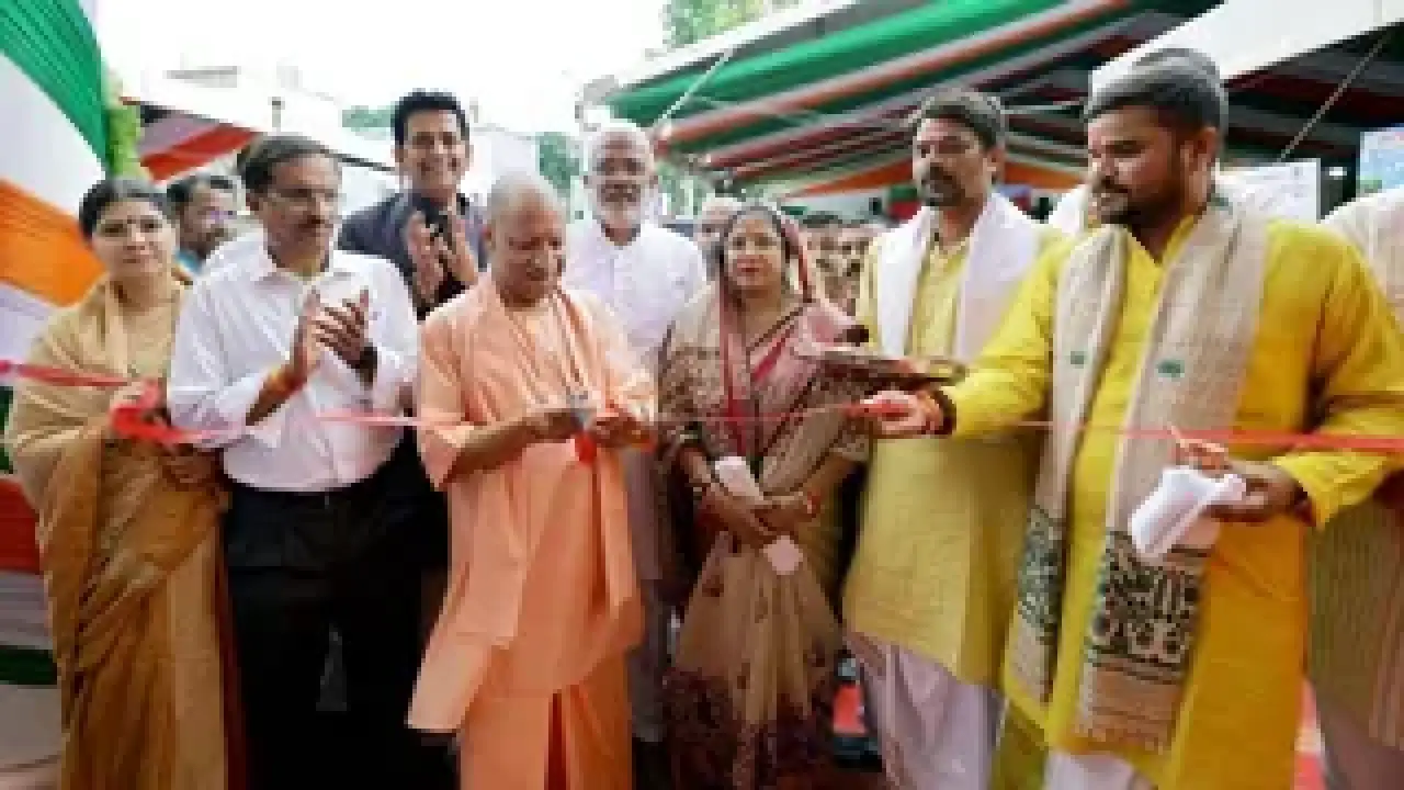 CM । UP । Ease of Living । Kalyana Mandapam: मुख्यमंत्री ने गोरखपुर में 130 करोड़ रु0 से अधिक लागत की 170 विकास परियोजनाओं का लोकार्पण एवं शिलान्यास किया