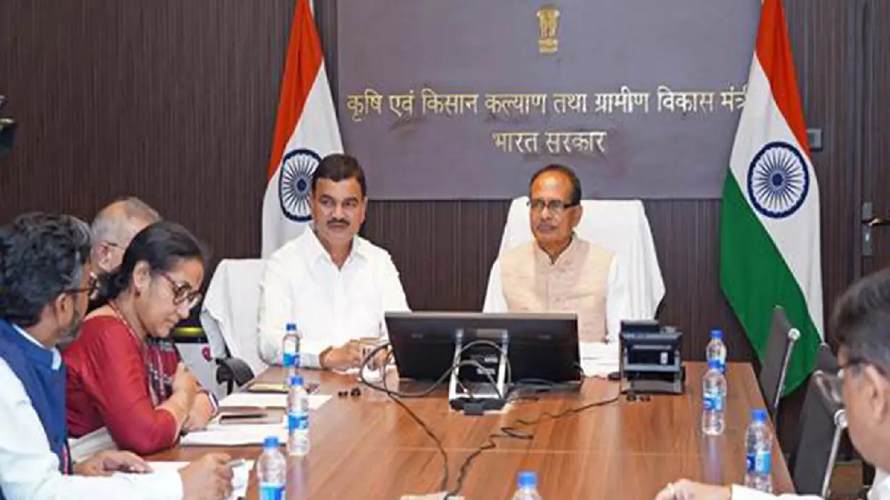 Central Minister । ICAR । AI: केन्द्रीय मंत्री श्री शिवराज सिंह चौहान ने सरकारी योजनाओं के तहत लाभ समय पर देने की कि अपील