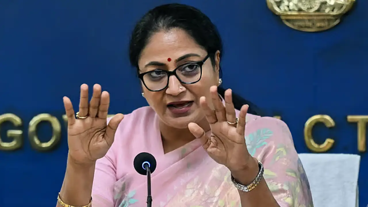 Delhi Government । CM: दिल्ली की मुख्यमंत्री श्रीमती रेखा गुप्ता ने रजिस्ट्री सेवाओं में पारदर्शिता बढ़ाने हेतु सुधारों की घोषणा की