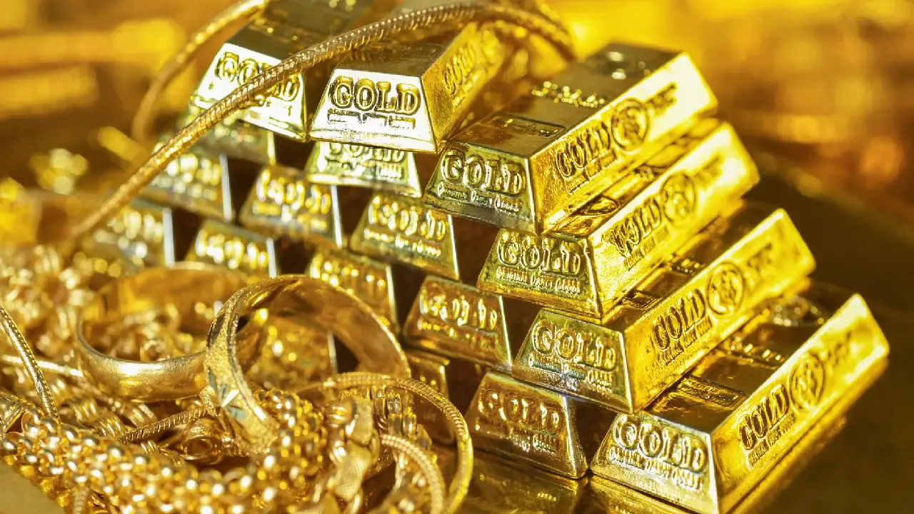 Commodity Market । Gold । Silver । MCX । COMEX Gold । WTI Crude Oil: भू-राजनीतिक अनिश्चितता के बीच सोने और चांदी में 1 फीसद तक की तेजी