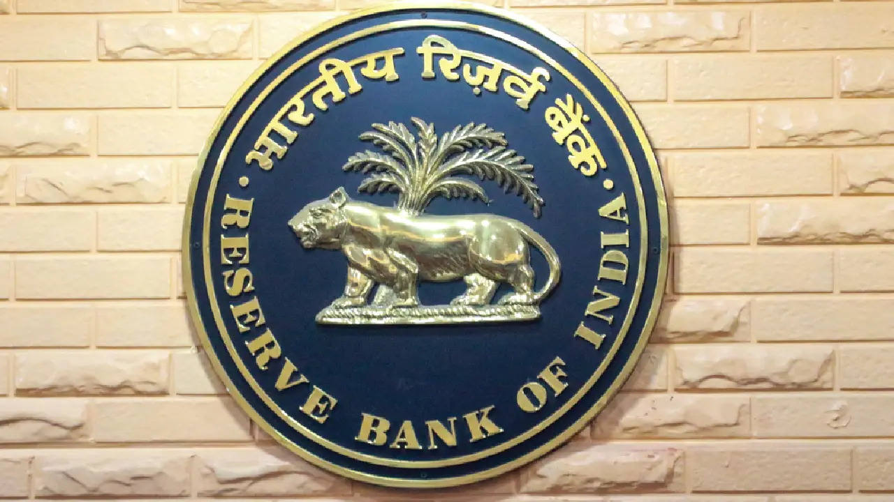 RBI । PHDCCI । MPC । Secretary General: पीएचडी चैंबर ऑफ कॉमर्स एंड इंडस्ट्री ने कहा भारतीय रिज़र्व बैंक के संतुलित नीतिगत रुख से ग्रोथ और निवेश की भावना को मिलेगा सपोर्ट