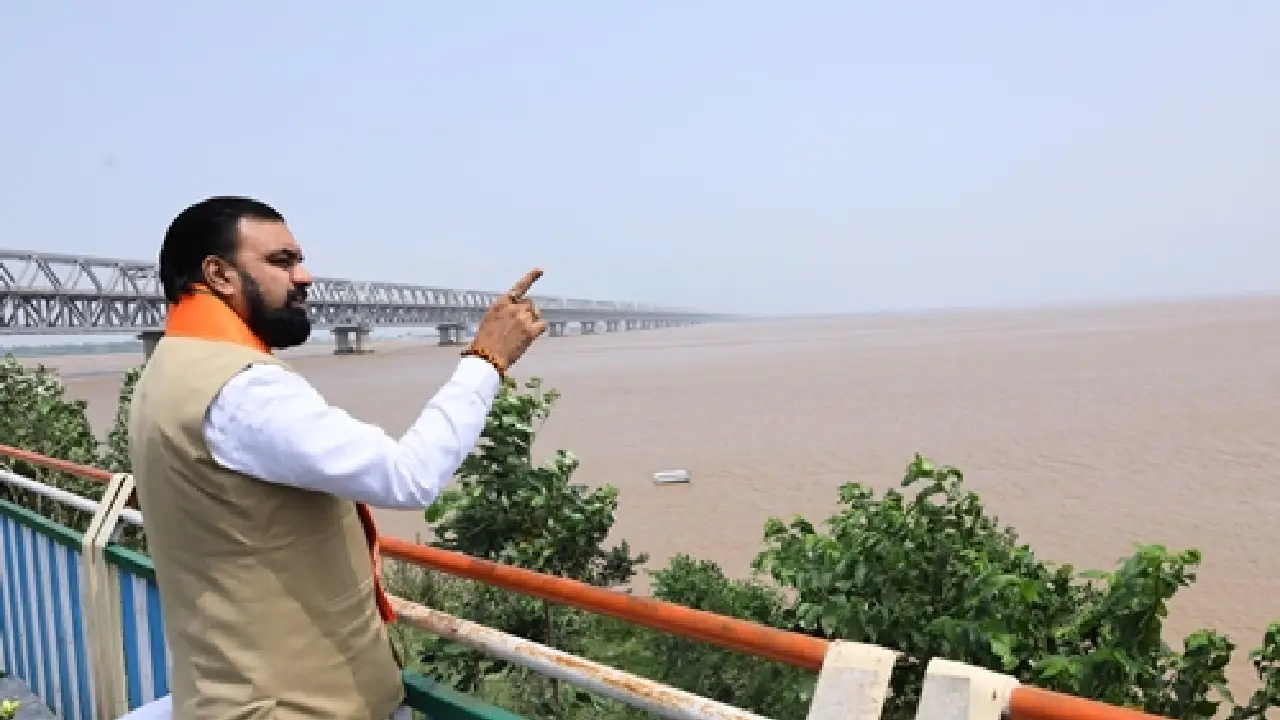 Bihar: गंगा नदी का जलस्तर बढ़ा, नए इलाकों में बाढ़ का खतरा बढ़ा